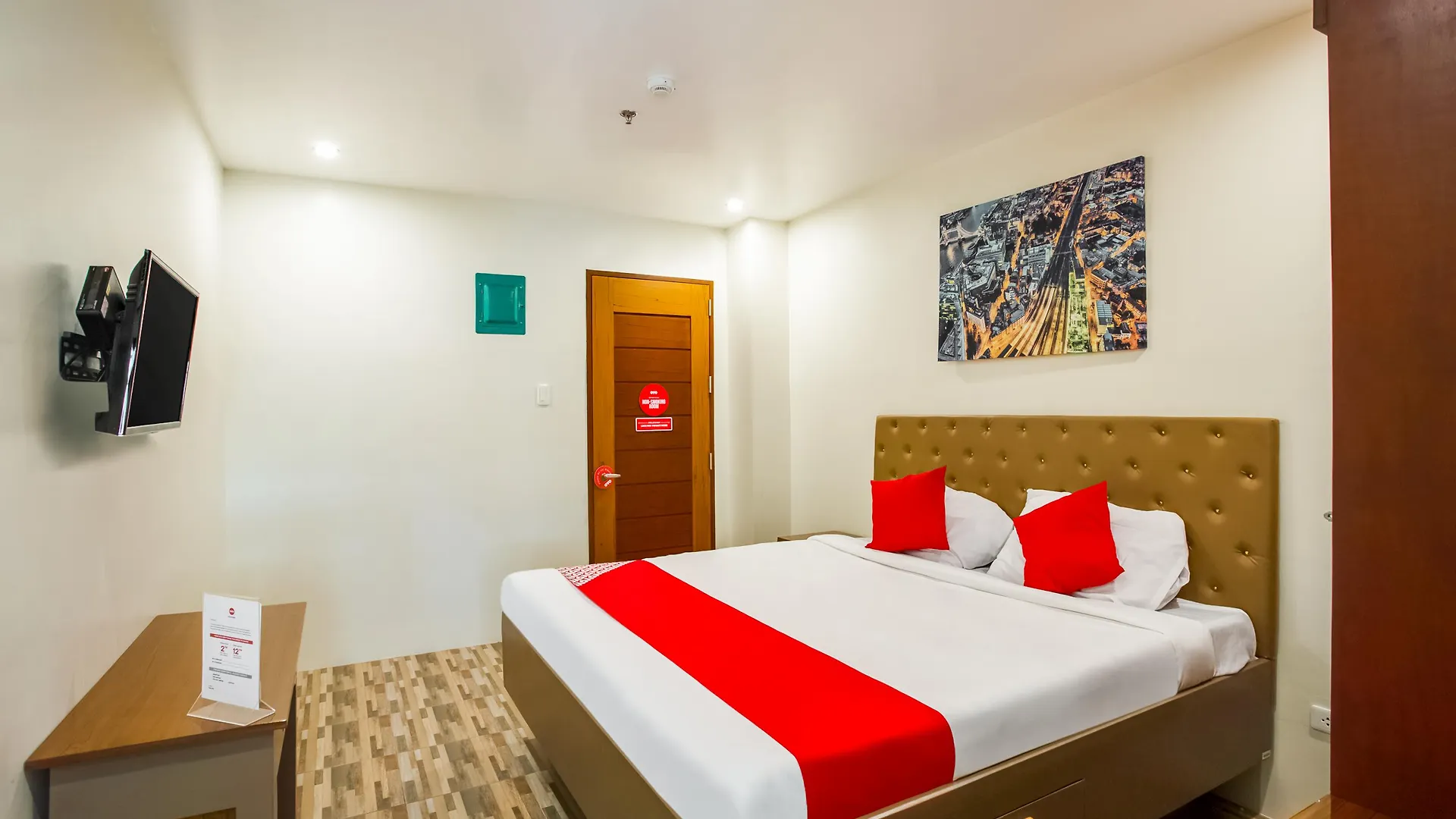 Oyo 421 Deck 360 Dormitel Hotel Davao 2*,  Philippines